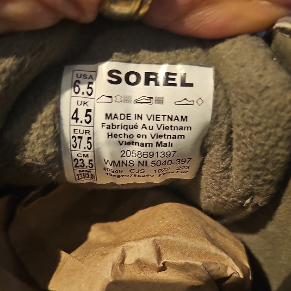 Sorel Women's Green and Pink  Boots - Picture 8 of 8